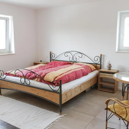Wunderschoene, Helle 3-zi-whg Mit Grossem Balkon Daire