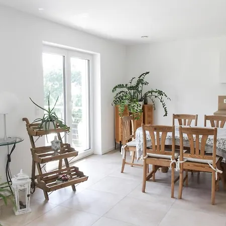Wunderschoene, Helle 3-zi-whg Mit Grossem Balkon Apartmán *