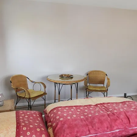 Wunderschoene, Helle 3-zi-whg Mit Grossem Balkon Lägenhet